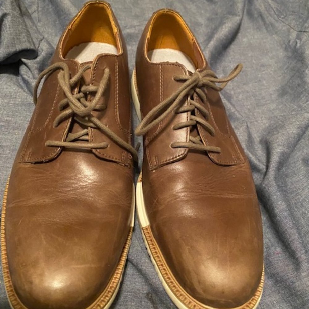 Cole Haan Size 10.5 mens Brown Leather lace up with white rubber soles